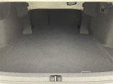 【トランク】積み込みやすくて、たっぷり積める荷室です。シートアレンジできるものは、乗車人数と荷物の量や大きさによってシートを動かすことができるので、より快適なドライブが可能です!