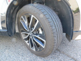 足元には純正アルミホイールを装着しております。タイヤサイズは18インチです。タイヤの状態は良好です!!