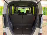 普段のお買い物や通勤、送迎等に十分な荷室スペースを確保しております。セカンドシートを倒すと、大きな荷物の積載も可能です♪