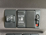 【パワースライドドア】スマートキーや運転席のスイッチでスライドドアの開閉が可能♪電動だから力を入れてドアを開ける必要が無く、小さいお子様でも、重い荷物を持っている時もラクに開け閉めできます♪