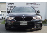 BMWの代名詞の【キドニーグリル】グリルが腎臓のように見えるので【キドニー】と呼ばれるようになりました。一目見ただけでBMWであると認識できる確固たるアイコンとして存在感を放ちます。