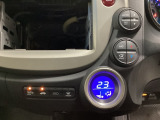 オートエアコンがついてますので、簡単操作で快適に過ごせます。リア熱線のスイッチの中に、雪道に対応したサイドミラーヒーターも入っています。