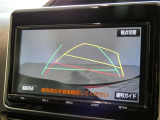 駐車も安心のガイドライン付きバックモニターです。