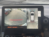 【パノラミックビューモニター】クルマを真上から見下ろした視点で駐車をサポートします!クルマの斜め後ろや真横など、いち早く障害物に気が付くことができます。