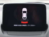 後方にはパーキングセンサーを装備。障害物に近づけばブザーの鳴動間隔でドライバーに直感的に距離感をお知らせします。