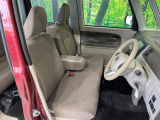 運転席まわりには十分なスペースがあり、大柄な方でもゆったり運転していただける環境です。