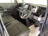 運転席側からみた内装です。