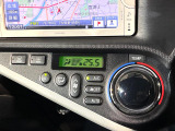 【オートエアコン】一度お好みの温度に設定すれば、車内の温度を検知し風量や温度を自動で調整。暑い…寒い…と何度もスイッチ操作をする必要はありません。快適な車内空間には必須の機能ですね♪