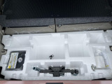 トランクルームには工具とパンク修理キットがあります。