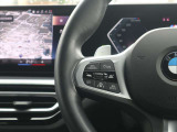 ドライバーが任意で設定した速度をベースに、先行車との車間距離を維持しながら自動で加減速を行い高速走行をサポート。車両停止や再加速も自動で行います