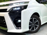 【LEDヘッドライト】悪天候や夜間走行時も良好な視界を確保し安心して運転できる高輝度LEDヘッドライトを装備!点灯速度が早く、消費電力も抑えられています。