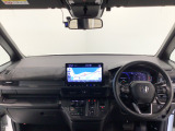 【前方視界】開放的な前方視界!運転がしやすく疲れにくいです♪窓が大きく、見通しがとっても良いおクルマですよ♪