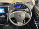 【純正革巻きステアリング】上質な革を使用することで、手にしっかり馴染みとても運転しやすいハンドルです♪