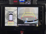 【パノラミックビューモニター】クルマを真上から見下ろした視点で駐車をサポートします!クルマの斜め後ろや真横など、いち早く障害物に気が付くことができます。
