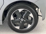 【純正アルミホイール】オシャレな純正アルミホイール付きですので見た目がカッコイイですよ♪