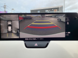狭い場所での駐車やすれ違いなどでより的確な運転操作に役立つ360°ビューモニターが装備されています。