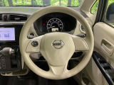 インテリアに合わせたデザインのステアリングは、運転される方のことも考え、運転しやすい形状、大きさです。是非一度、実際に触ってお確かめください。