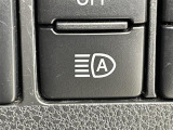 【オートハイビーム(AHB)】フロントウインドウガラス上部に設置された前方カメラにより、前方車両のランプや街路灯などの明るさを判定し、自動的にハイビームとロービームを切り換えてくれます!