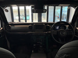 Aピラーの角度がついており運転席の高さも相まって視界良好