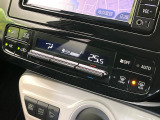 【オートエアコン】一度お好みの温度に設定すれば、車内の温度を検知し風量や温度を自動で調整。暑い…寒い…と何度もスイッチ操作をする必要はありません。快適な車内空間には必須の機能ですね♪