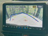 【バックカメラ】駐車時に後方がリアルタイム映像で確認できます。大型商業施設や立体駐車場での駐車時や、夜間のバック時に大活躍!運転スキルに関わらず、今や必須となった装備のひとつです!