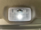 夜の荷室を明るくするラゲッジルーランプです。