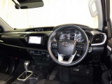 運転の際、常に目にする部分だけにシックで飽きのこないデザインが良いですね。