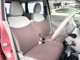 運転席シート廻りは使用感も少なく、良好な状態となっています。前オーナー様が丁寧に使っていたことがよくわかりますね。