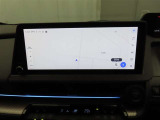 ディスプレイオーディオにナビ機能が設定されています。簡単な操作で行き先を入力することができ、音声で目的地まで案内してくれます。初めて訪れる場所も安心です。