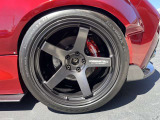 SHIBATA製ホイール「SHIBAWHEEL F23」が装着されています。リアのサイズ(19×10.5 5×114.3 ET12)。