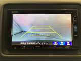 バックでの車庫入れも安心です! リアカメラが付いているバックモニター付のナビを装備しております。操作線もついており距離感も画面から確認できます。