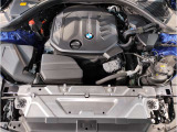【BMWエンジン】革新的なガソリン・エンジン・テクノロジーによる高性能かつ高効率。レスポンスの良いパワーを発揮。常にスムーズな吸気を実現しアクセル開度にダイレクトに反応しドライビングを楽しく演出。
