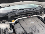 【STIタワーバー】お車の剛性を高めるタワーバーを装備。よりスムーズなコーナリング走行が可能となり、走りも楽しめます。