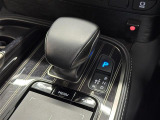 【フロアシフト】直感的な操作性や手に取りやすいレバー位置が特徴です。MTモードはエンジンブレーキやパワフルな加速を要する際など様々なケースで活躍。