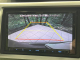【バックカメラ】駐車時に後方がリアルタイム映像で確認できます。大型商業施設や立体駐車場での駐車時や、夜間のバック時に大活躍!運転スキルに関わらず、今や必須となった装備のひとつです!