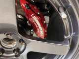 SHIBATA製GR86/BRZ用ブレーキキットが装着されています。リア4ポットにスリットローターが組み込まれています。