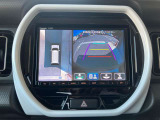360度ビューカメラを搭載。4方の小型カメラの映像を処理し、車両真上からの映像に変換しています。