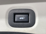 【パワーバックドア】スマートキーや運転席のボタンを押すだけでリアゲートが自動で開閉します!荷物を持っている時や、高い位置にあるバックドアを閉める際に便利な機能です♪