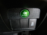 オートリトラミラーや燃費を抑えるECON、横滑りを防ぐVSA等のスイッチ類は運転席の右側、手の届きやすい位置にあります。