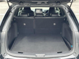 【トランク】積み込みやすくて、たっぷり積める荷室です。シートアレンジできるものは、乗車人数と荷物の量や大きさによってシートを動かすことができるので、より快適なドライブが可能です!