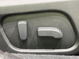 【パワーシート】スイッチ一つで簡単にシートの微調整が可能!電動だから力もいりません!快適なシートポジションにセットして、快適なドライブをお楽しみください。