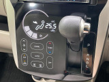 【オートエアコン】一度お好みの温度に設定すれば、車内の温度を検知し風量や温度を自動で調整。暑い…寒い…と何度もスイッチ操作をする必要はありません。快適な車内空間には必須の機能ですね♪