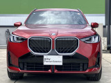 【BMWの伝統】BMWの特徴的な“キドニーグリル”は、80年以上続く伝統の形でございます。変わらないこだわりのデザインが、プレミアムブランド“BMW”を創り出します。