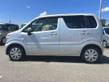 【届出済未使用車とは】自動車の分類では「新車」「中古車」この2種類しかありません。走行距離が100km未満かつ初度登録または初度届出された車両を「届出済未使用車」と呼んでいます。