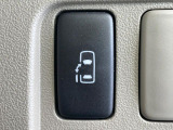 【パワースライドドア】スマートキーや運転席のスイッチでスライドドアの開閉が可能♪電動だから力を入れてドアを開ける必要が無く、小さいお子様でも、重い荷物を持っている時もラクに開け閉めできます♪