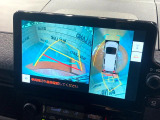 【パノラミックビューモニター】専用のカメラにより、上から見下ろしたような視点で360度クルマの周囲を確認することができます☆死角部分も確認しやすく、狭い場所での切り返しや駐車もスムーズに行えます。