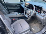運転しやすい最適な姿勢に調整することができるシートシフター付き。リラックスして運転できます。
