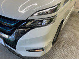 【LEDヘッドライト】悪天候や夜間走行時も良好な視界を確保し安心して運転できる高輝度LEDヘッドライトを装備!点灯速度が早く、消費電力も抑えられています。