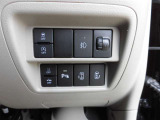 運転席右側には電動スライドドア等各種スイッチがまとめられています!