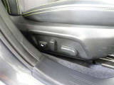 パワーシート搭載。微妙な調整が手軽にでき、快適なシートポジションで運転することが可能です。